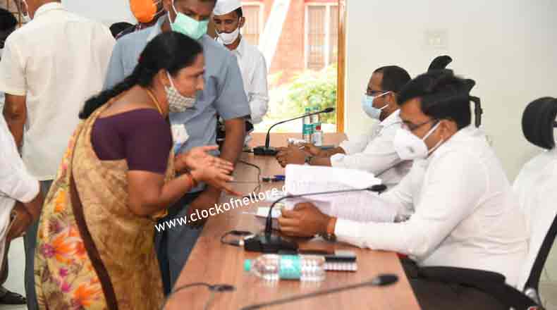 గడువులోగా సమస్యల పరిష్కారం… అర్జీలు స్వీకరించిన కలెక్టర్