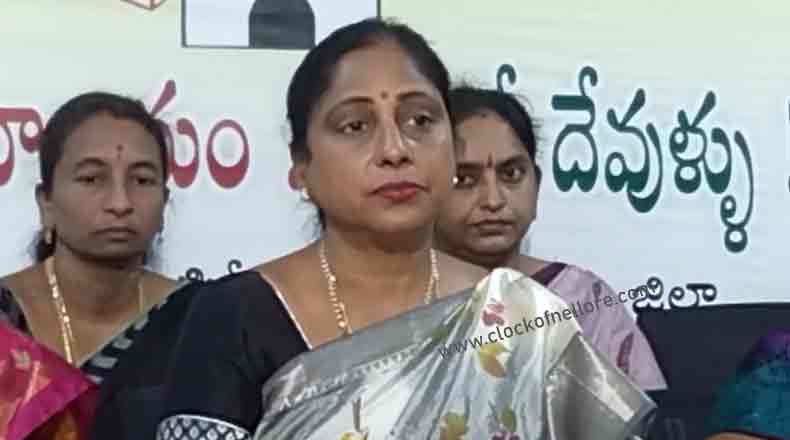 చంద్రబాబుతో జగన్ కు పోలికా… ! బోత్ ఆర్ నాట్ సేమ్ అన్న అనురాధ