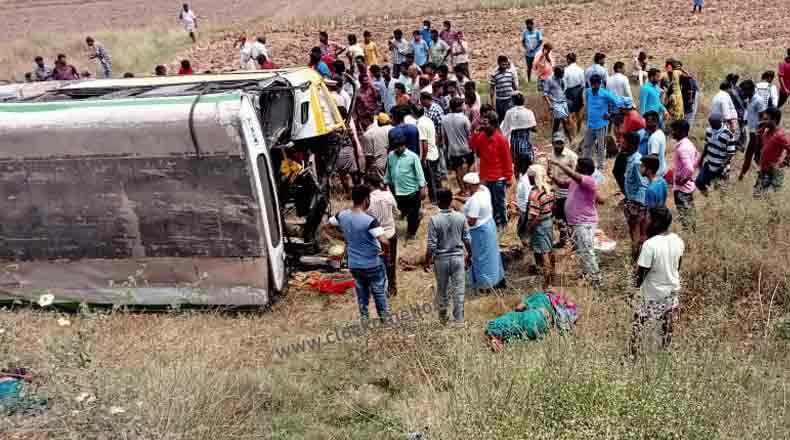 ఆగి ఉన్న లారీని ఢీకొట్టి బస్సు బోల్తా… మహిళ మృతి