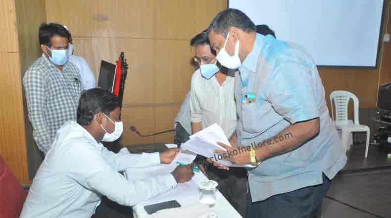 పన్నులు చెల్లించి నగరాభివృద్ధికి సహకరించండి – కమిషనర్ దినేష్ కుమార్