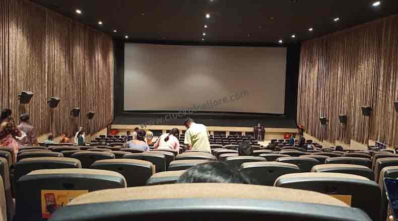 నెల్లూరు ఎస్-2 థియేటర్ లో ఆగిన RRR ప్రదర్శన… అభిమానుల ఆందోళన