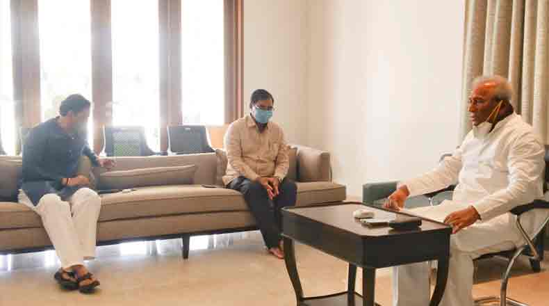 మేకపాటి రాజమోహన్ రెడ్డిని పరామర్శించిన ఎంపి ఆదాల…