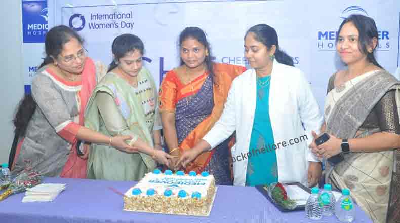 మెడికవర్ హాస్పిటల్ లో మహిళా దినోత్సవ వేడుకలు… పాల్గొన్న మేయర్ స్రవంతి