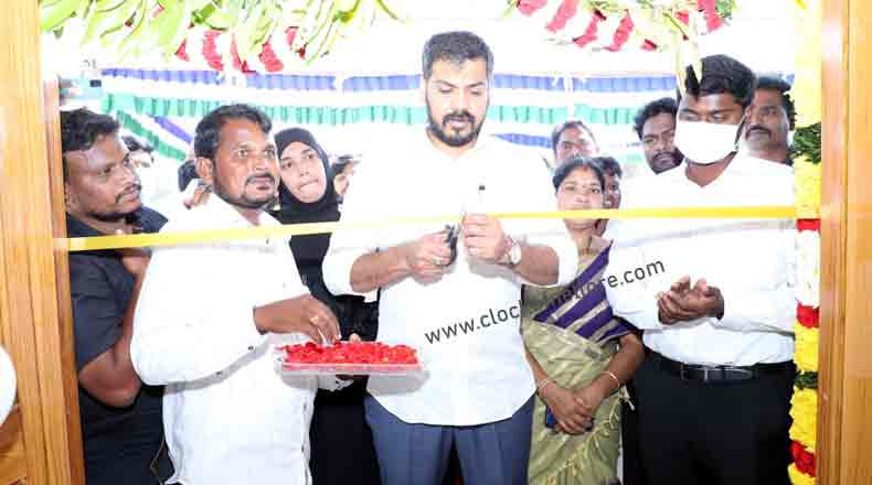 సచివాలయ భవనాన్ని ప్రారంభించిన మంత్రి అనీల్ …