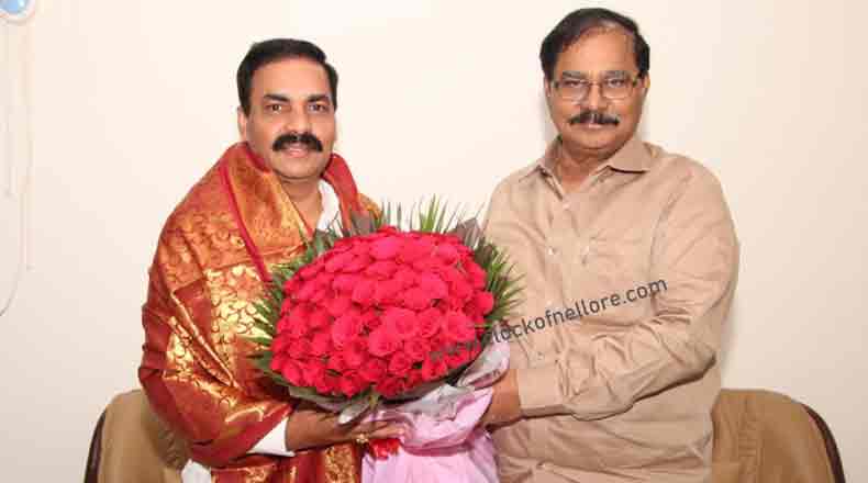 మంత్రి కాకాణిని అభినందించిన నెల్లూరు ఎంపి ఆదాల ప్రభాకర్ రెడ్డి