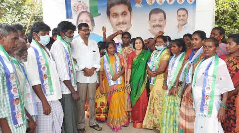 ప్రతీ కార్యకర్తకు అండగా ఉంటా… ఆనం సమక్షంలో పలువురు వైసీపిలో చేరిక