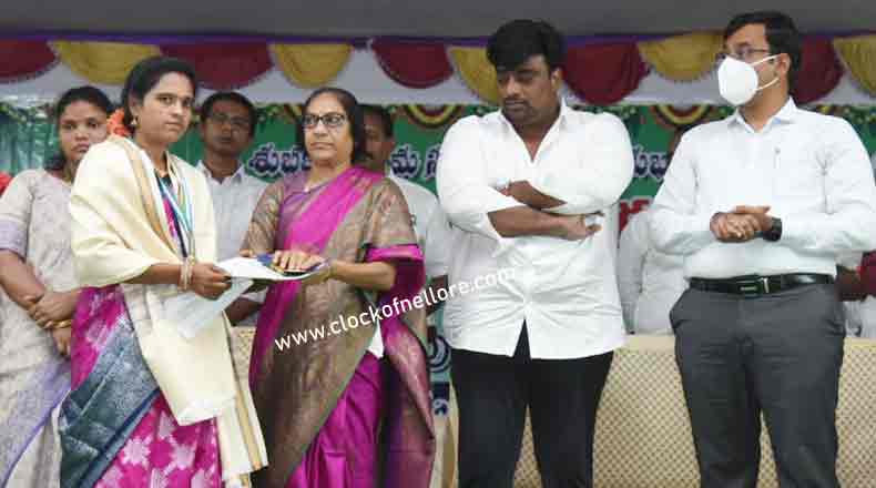 వాలంటీర్లకు వందనం… ఘనంగా సన్మానించిన కలెక్టర్, ప్రజా ప్రతినిధులు