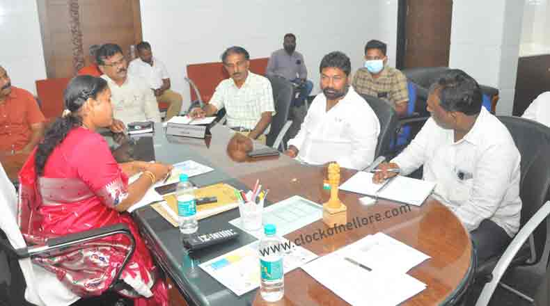 మంచి నీటి ఎద్దడిపై అధికారులతో మేయర్ సమీక్ష… ముందు జాగ్రత్తలకు ఆదేశం