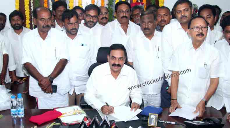 వ్యవసాయ మంత్రిగా కాకాణి బాధ్యతలు.. తొలి రెండు సంతకాలు వాటిపైనే..