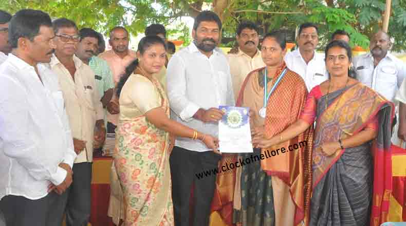 పురస్కారాలతో వాలంటీర్లకు ప్రోత్సాహం… వెల్లడించిన కోటంరెడ్డి, మేయర్ స్రవంతి