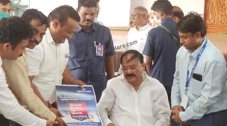 గ్రేట్ ప్లేస్ టు వర్క్ ” మెడికవర్ ” : సర్టిఫికేట్ ప్రతిని ఆవిష్కరించిన ఉప రాష్ట్రపతి