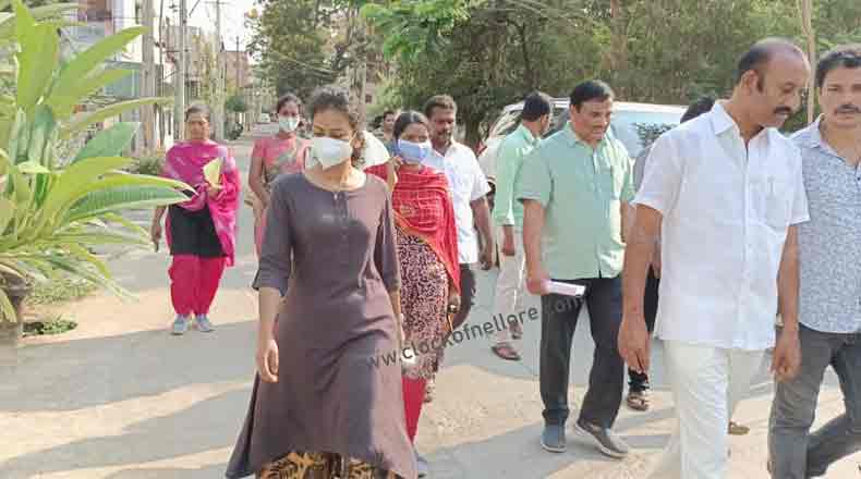 నెల్లూరులో పారిశుధ్యాన్ని పరిశీలించిన కమిషనర్ జాహ్నవి