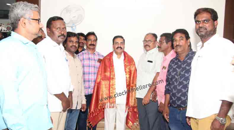మంత్రి కాకాణికి న్యాయవాదుల సంఘం అభినందన…