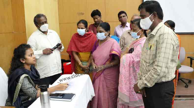 ఎన్నిసార్లు ప్రజలు తిరుగుతారు : అధికారులపై కమిషనర్ ఆగ్రహం