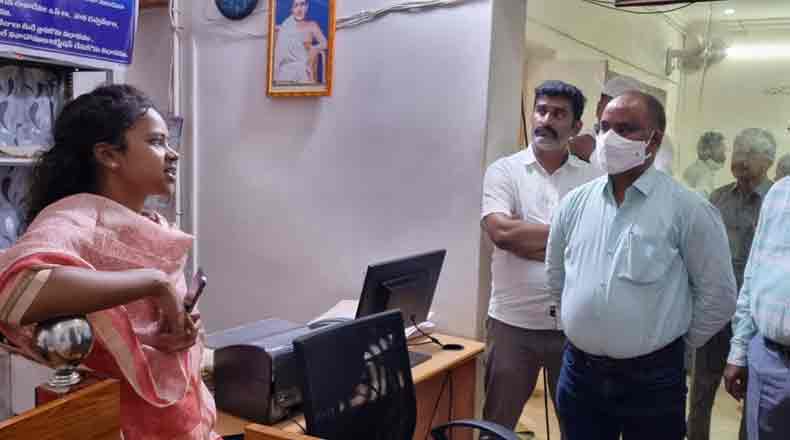 టిడ్కో ఇళ్ల రిజిస్ట్రేషన్లు తనిఖీ చేసిన కమిషనర్… కార్యదర్శిపై ఆగ్రహం