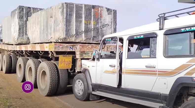 ఆగి ఉన్న లారీని ఢీ కొట్టిన వ్యాన్ – సత్తెనపల్లి వాసులకు తీవ్ర గాయాలు