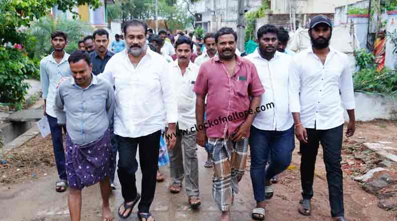 ములుమూడిలో 31వ రోజు ఎమ్మెల్యే శ్రీధర్ రెడ్డి పర్యటన – సమస్యలపై ఆరా