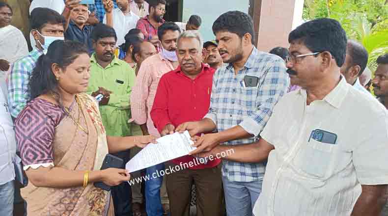 కార్మికులకు అండగా ఉంటా… మీ సమస్యలు పరిష్కరిస్తా… మేయర్ హామీ