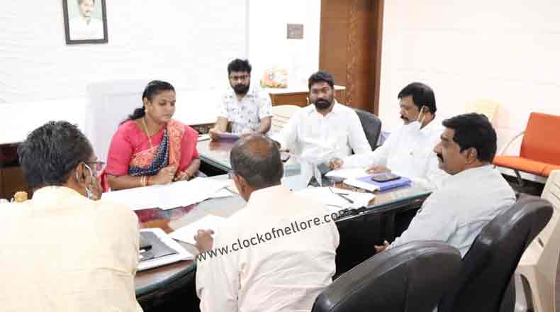 గృహ పథకం పనులు వేగవంతం చేయండి – అధికారులకు మేయర్, కోటంరెడ్డి ఆదేశం