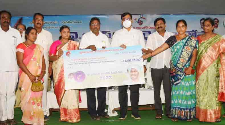 రైతులకు పెట్టుబడి సాయంగా రైతు భరోసా : నెల్లూరులో కలెక్టర్ వెల్లడి