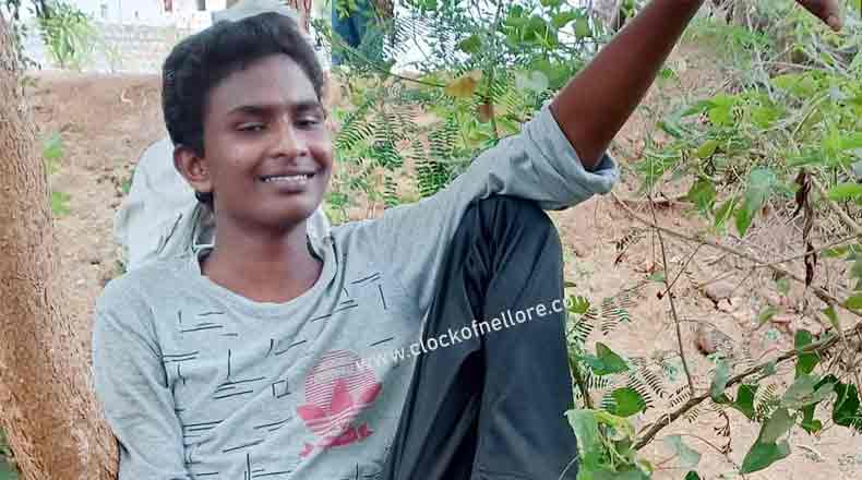 గుండెపోటుతో ఇంటర్ విద్యార్ధి మృతి – పరీక్షా కేంద్రంలో విషాదం