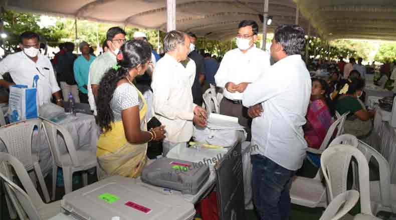 రేపే ఆత్మకూరు ఉప ఎన్నిక : పోలింగ్ కేంద్రాలకు చేరుకున్న సిబ్బంది