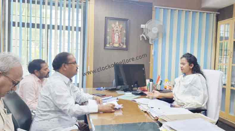 రోడ్ల మరమ్మతు పనులను వేగవంతం చేయండి – కమిషనర్ జాహ్నవి