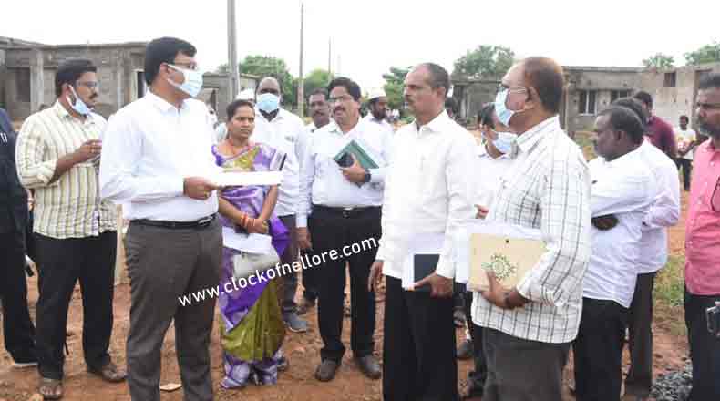 నెల రోజుల్లోగా జగనన్న ఇళ్ల నిర్మాణాలను పూర్తి చేయండి – అధికారులకు కలెక్టర్ ఆదేశం