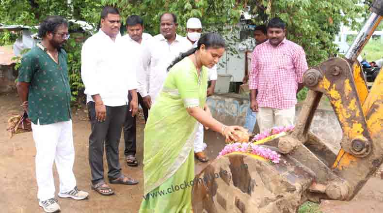 12వ డివిజన్ లో రోడ్ల మరమ్మత్తులు… ప్రారంభించిన మేయర్ స్రవంతి