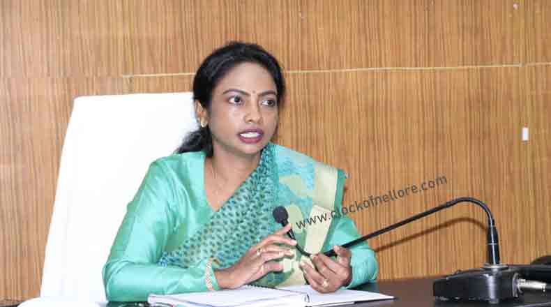 స్పందనలో అర్జీలు స్వీకరించిన కమిషనర్ హరిత : సిబ్బందిపై ఆగ్రహం