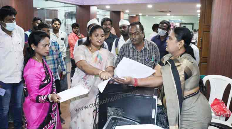 గణేష్ విగ్రహాల ఏర్పాటుకు సింగింల్ విండో అనుమతి కేంద్రం – పరిశీలించిన మేయర్