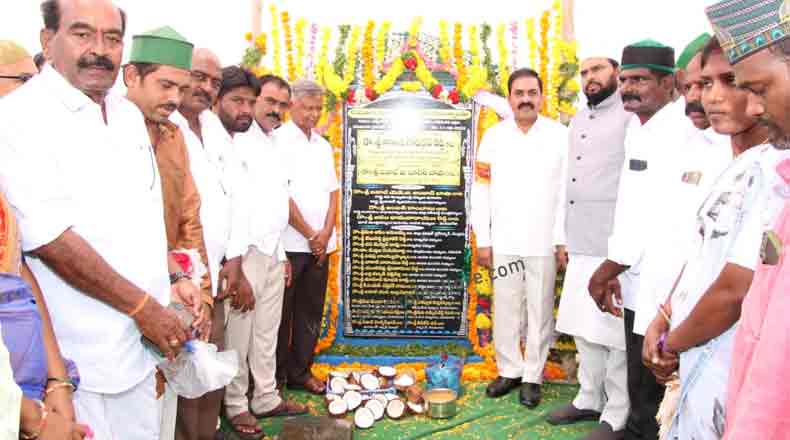 కసుమూరు దర్గా ప్రాంగణంలో భక్తుల వసతి గృహం – శంఖుస్థాపన చేసిన మంత్రి