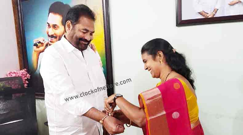 ఎమ్మెల్యే కోటంరెడ్డికి రాఖీ కట్టిన కార్పొరేటర్ గౌరి