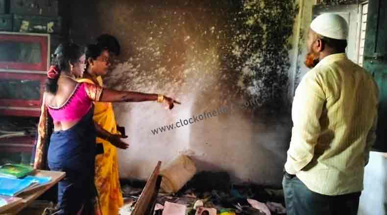 స్కూల్ స్టాక్ రూంకు నిప్పు – దహనమైన విద్యా సామాగ్రి