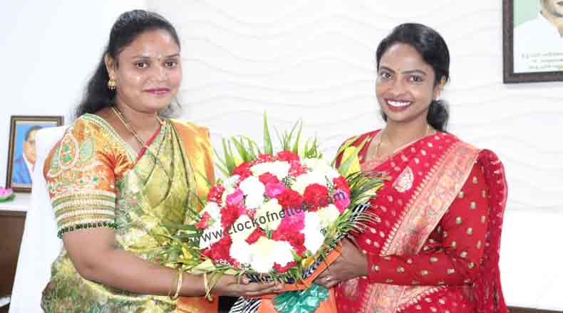 మేయర్ స్రవంతికి జన్మదిన శుభాకాంక్షలు తెలిపిన కమిషనర్ హరిత