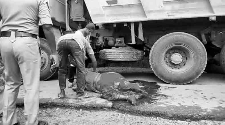 ఇసుక టిప్పర్ ఢీ – అంగన్ వాడీ టీచర్ మృత్యువాత