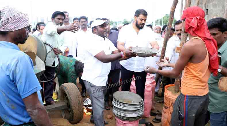త్వరితగతిన నిర్మాణాలు పూర్తి కావాలి : మాజీ మంత్రి అనీల్