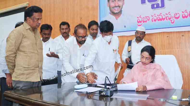 అలసత్వంపై కమిషనర్ ఆగ్రహం – గడువులోగా పరిష్కారం అందాలని ఆదేశం