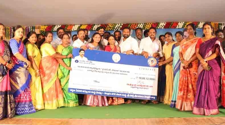 సుస్థిర జీవనోపాధి “చేయూత” తోనే సాధ్యం – వెల్లడించిన మేయర్, గిరిధర్ రెడ్డి