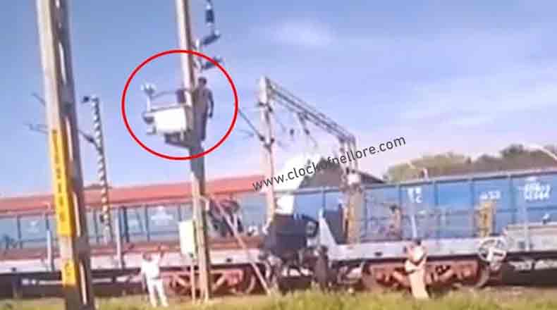 బిట్రగుంట రైల్వేస్టేషన్​లో వ్యక్తి ఆత్మహత్యా యత్నం .​.. భార్య విడిచి వెళ్లిందని..