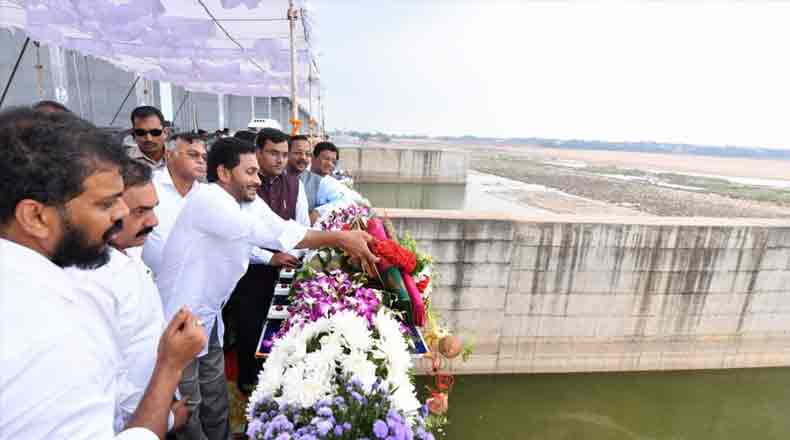 నెల్లూరు బ్యారేజీని ప్రారంభించిన ముఖ్యమంత్రి జగన్…