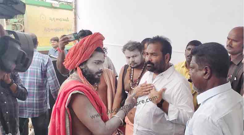 భవిష్యత్తులో మంత్రి అవుతావ్ : ఎమ్మెల్యే కోటంరెడ్డిని ఆశీర్వదించిన సాధువు