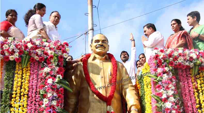 ఘనంగా వైఎస్ వర్ధంతి : నివాళి అర్పించిన ఎంపి, మంత్రి, ఎమ్మెల్యేలు