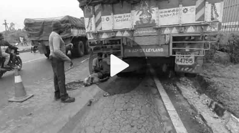 రెండు లారీలు ఢీ : ప్రయాణీకుడు దుర్మరణం