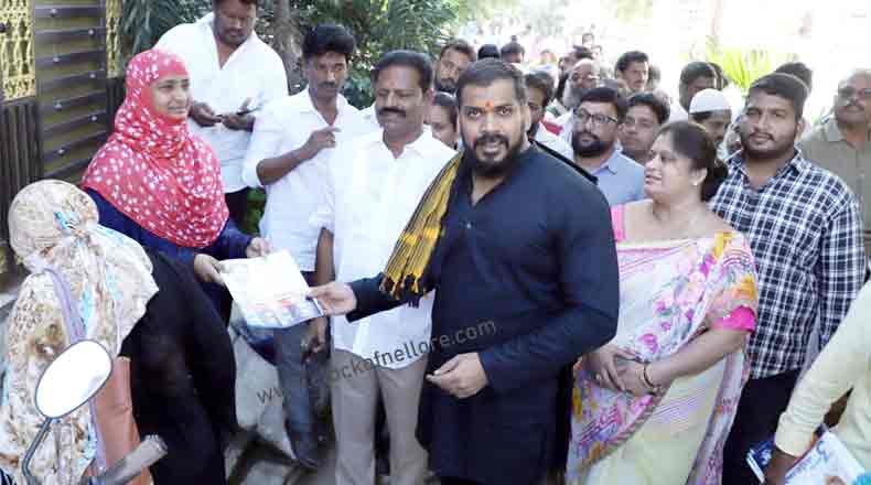 మాది సంక్షేమ ప్రభుత్వం – గడప గడపకు కార్యక్రమంలో మాజీ మంత్రి అనీల్