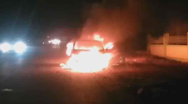 కారులో చెలరేగిన మంటలు… తప్పిన ప్రాణాపాయం