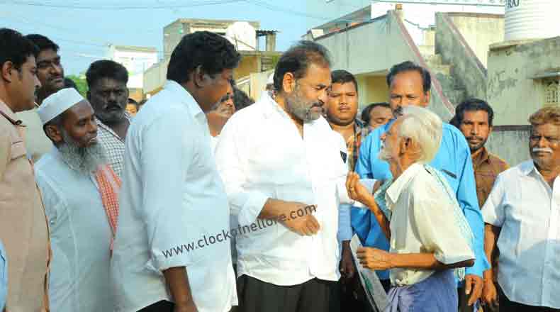 25వ డివిజన్ లో కొనసాగుతున్న కోటంరెడ్డి గడప గడపకు కార్యక్రమం