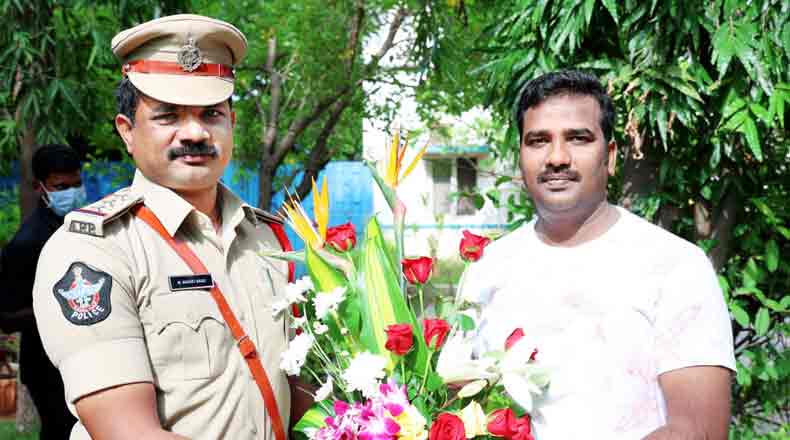 స్పెషల్ బ్రాంచ్ సిఐగా బాధ్యతలు స్వీకరించిన మధుబాబు