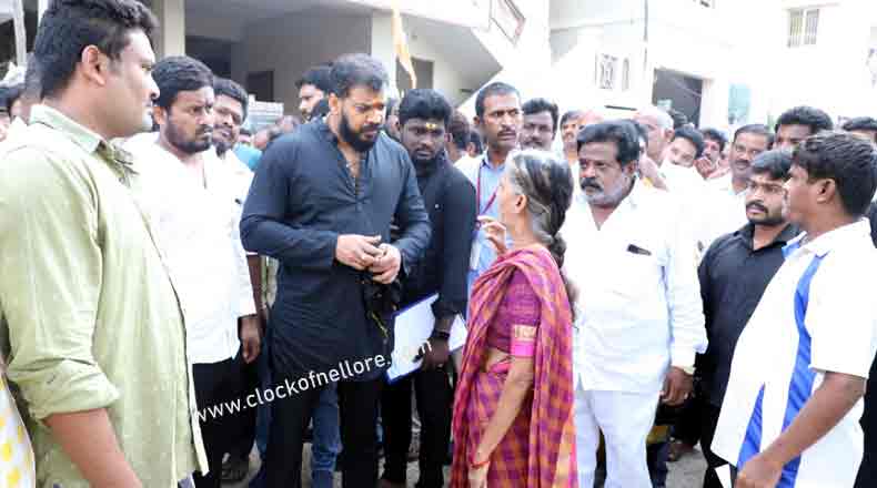 10వ డివిజన్ లో గడప గడపకూ అనీల్ : పథకాల అమలుపై ఆరా