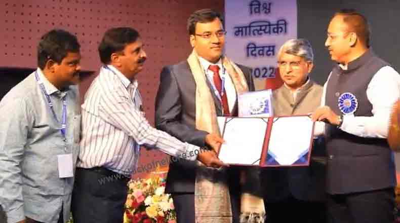 ఉత్తమ మెరైన్ జిల్లా పురస్కారాన్ని అందుకున్న నెల్లూరు కలెక్టర్ చక్రధర్ బాబు